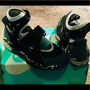 2008’ RARE Nike huaraches!!